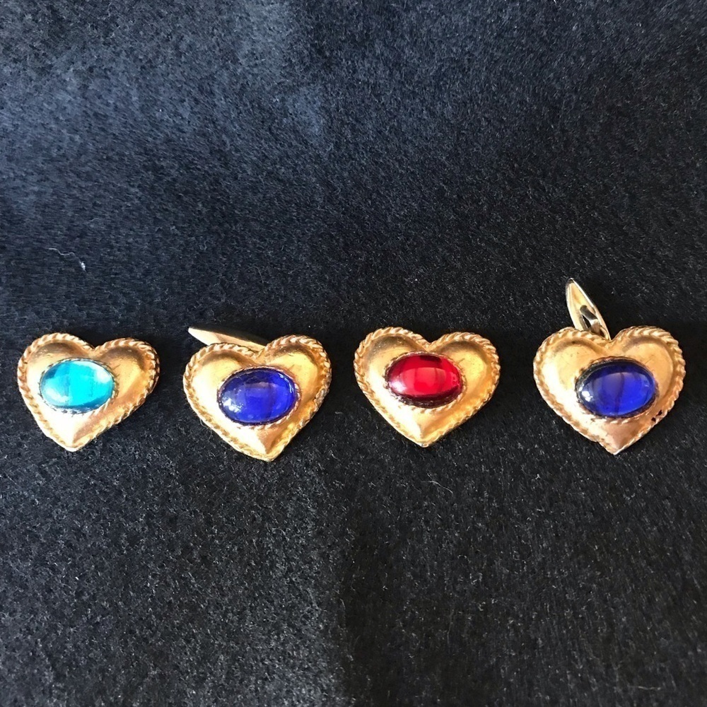 Heart buttons ❤️ 💙💚